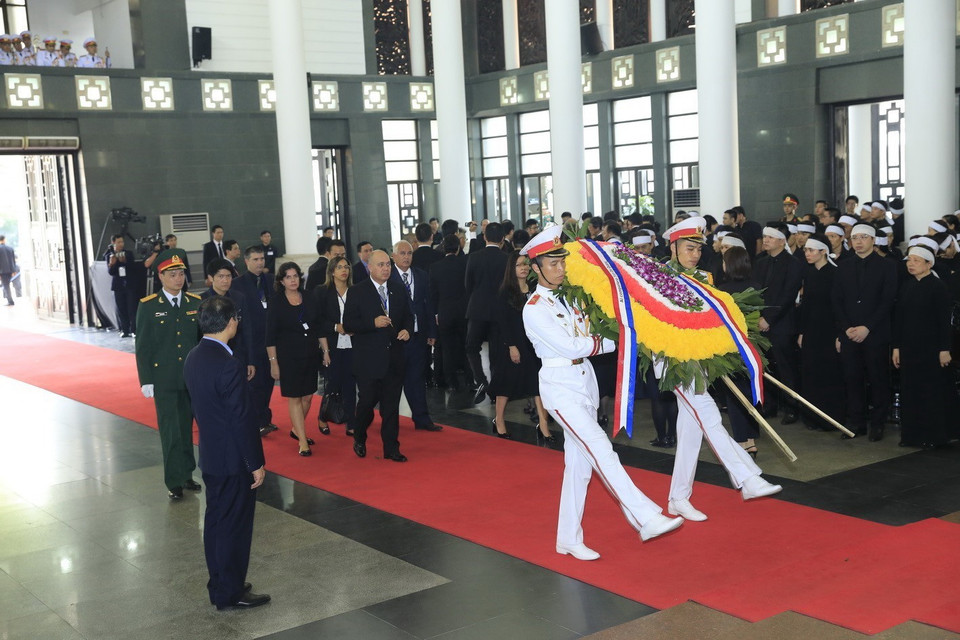 Đoàn Cộng hòa Cuba, do đồng chí Roberto Morales Ojeda, Ủy viên Bộ Chính trị, Phó Chủ tịch Hội đồng Nhà nước, Phó Chủ tịch Hội đồng Bộ trưởng làm trưởng đoàn, viếng Chủ tịch nước Trần Đại Quang. (Ảnh: Nhan Sáng - TTXVN)