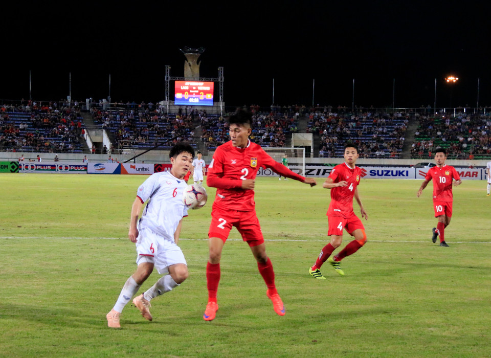 Những phút tiếp theo, tuyển Việt Nam tiếp tục chơi ép sân... (Ảnh: Phạm Kiên/TTXVN)