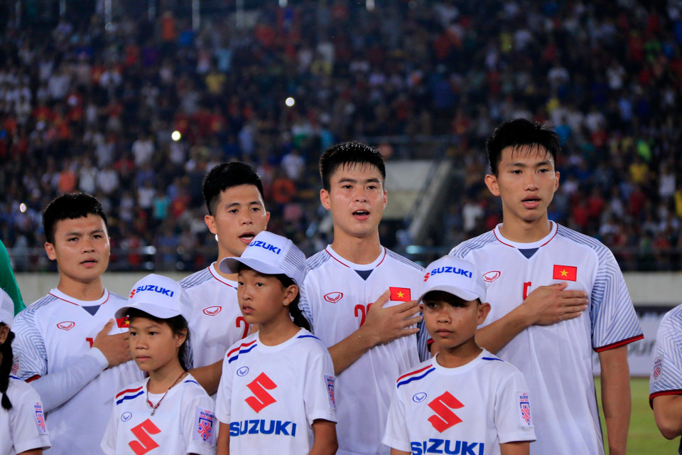 Các cầu thủ đội tuyển Việt Nam trong trận ra quân gặp tuyển quốc gia Lào. (Ảnh: Phạm Kiên/TTXVN)