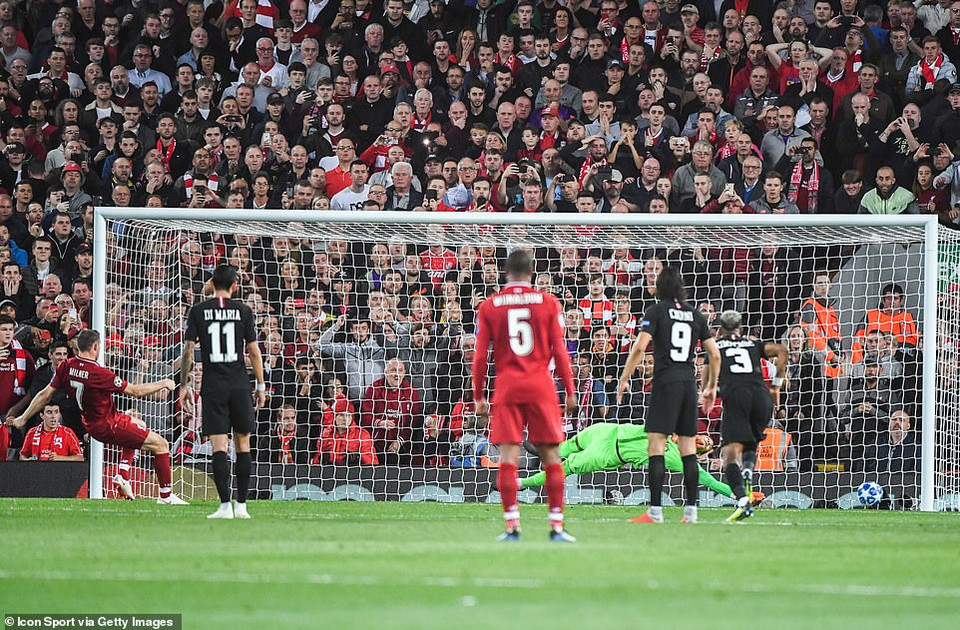 ...từ chấm đá phạt 11m.