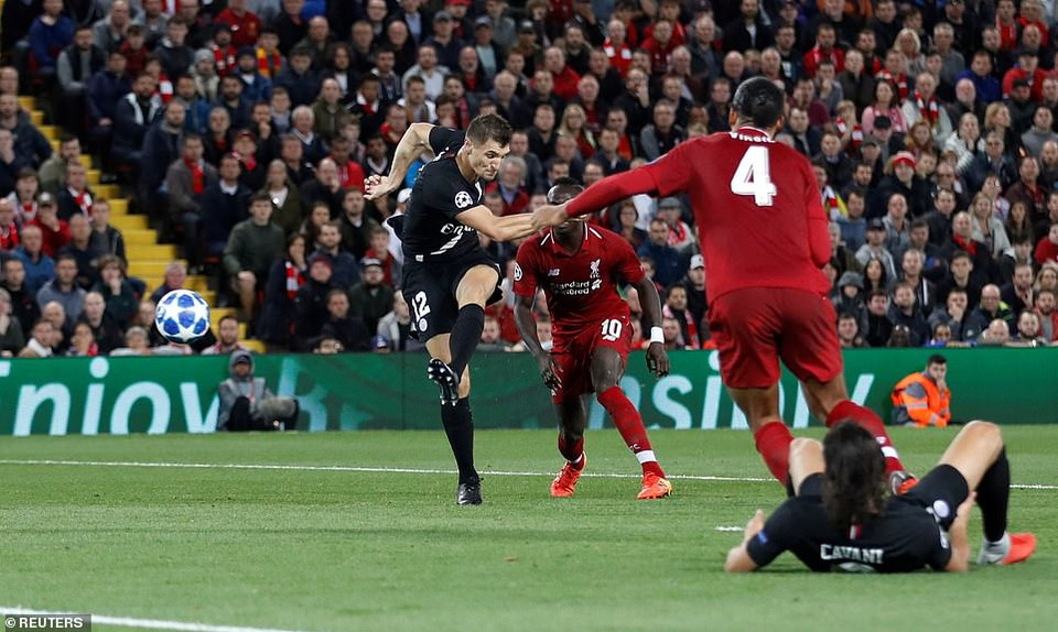 Tuy nhiên, đến phút 40, Thomas Meunier đã mang đến hy vọng có điểm cho đội khách.