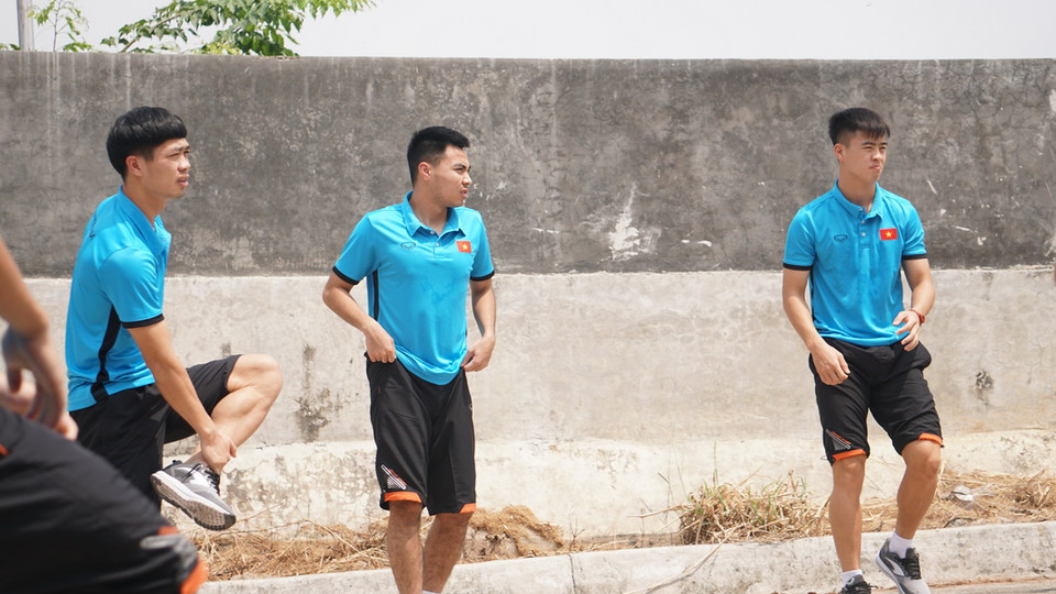 Olympic Việt Nam có bài tập nhẹ trước khi gặp Olympic Pakistan. (Ảnh: Trần Chiến/Vietnam+)