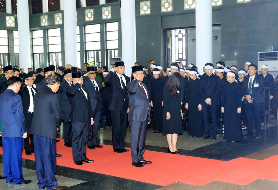 Đoàn Cộng hòa Indonesia, do Bộ trưởng Điều phối Chính trị, Luật pháp và An ninh Wiranto làm trưởng đoàn, viếng Chủ tịch nước Trần Đại Quang. (Ảnh: TTXVN)