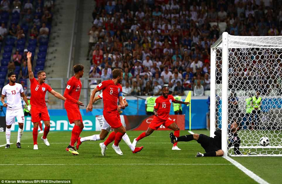 Và chỉ sau 11 phút bóng lăn, họ đã có bàn thắng...