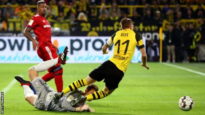 Nhưng ngay đầu hiệp 2, Dortmund đã được hưởng penalty sau tình huống Marco Reus ngã quá đẹp trong vòng cấm.