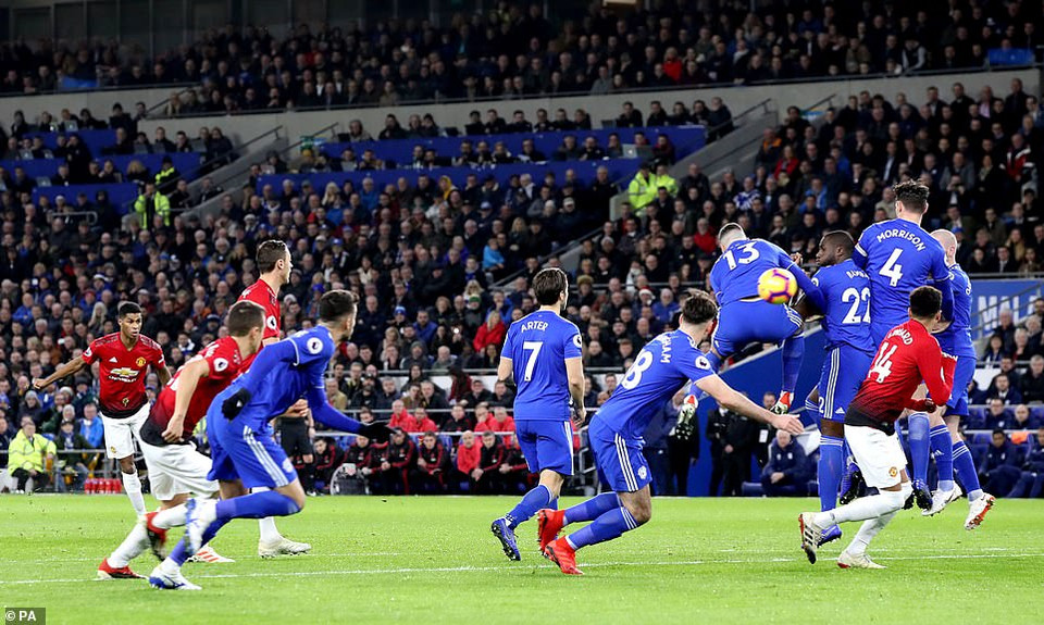 Ngay phút thứ 3, Marcus Rashford đã phá vỡ thế cân bằng với bàn thắng mở tỷ số từ chấm đá phạt.
