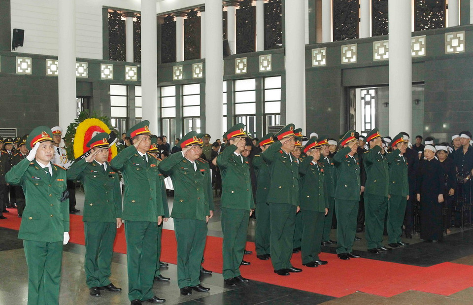 Đoàn Ban Quản lý Lăng Chủ tịch Hồ Chí Minh viếng Chủ tịch nước Trần Đại Quang. (Ảnh: TTXVN)