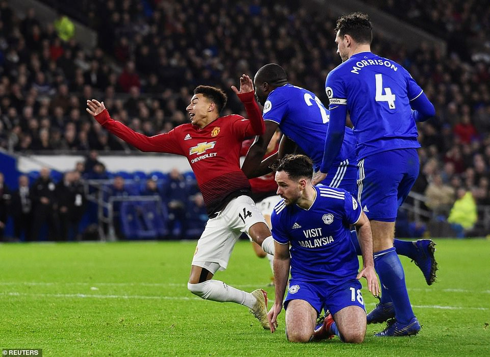 Phút 56, Manchester United được hưởng penalty sau khi Jesse Lingard bị phạm lỗi trong vòng cấm.
