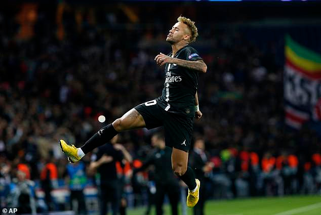 Còn tại bảng C, Neymar đã tỏa sáng với một cú hat-trick...