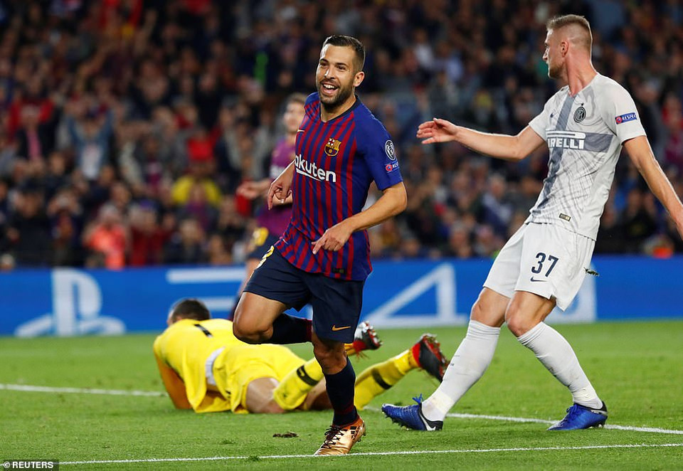 ... rồi đến Jordi Alba đã thay thế ngôi sao người Argentina lập công để mang chiến thắng về cho Barcelona trước Inter Milan.
