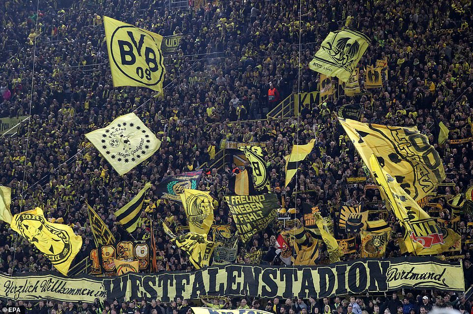 Dortmund đã đặt 1 chân vào vòng knock-out Champions League khi có chiến thắng hủy diệt trước Atletico Madrid tại thánh địa Signal Iduna Park.