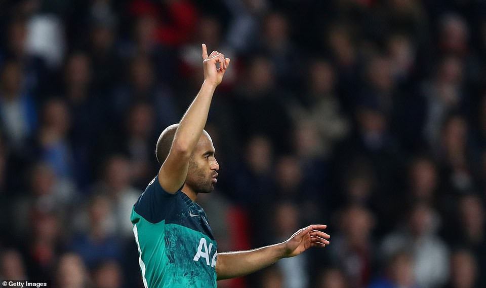 Tuy nhiên, lần lượt Lucas Moura...