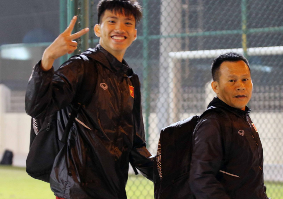 Đoàn Văn Hậu thoải mái sau khi buổi tập kết thúc. (Nguồn: VFF)