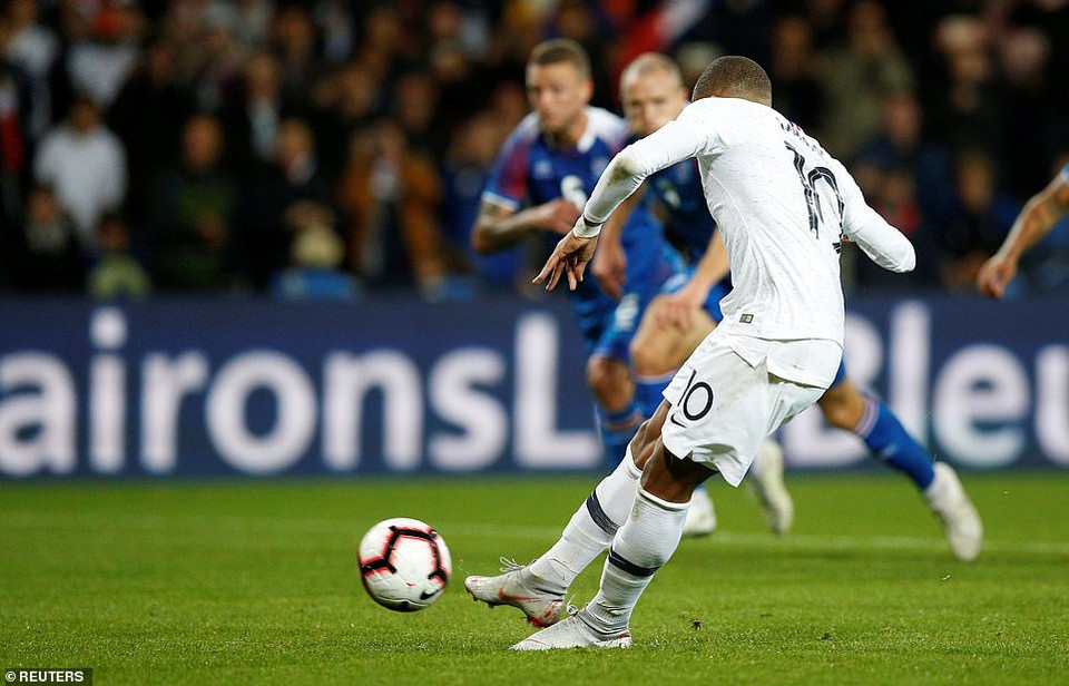 Mabappe để lại dấu ấn với bàn thắng ấn định tỷ số hòa 2-2 ở phút 90, để giúp đương kim vô địch thế giới Pháp tránh khỏi thất bại.