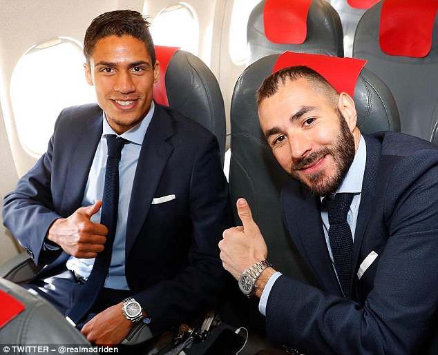 Varane và Benzema, hai ngôi sao người Pháp trong đội hình Real Madrid.