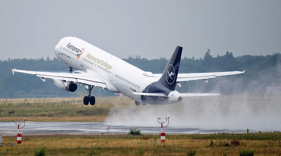 Máy bay chở tuyển Đức cất cánh sang Nga dự World Cup 2018. (dfb.de)