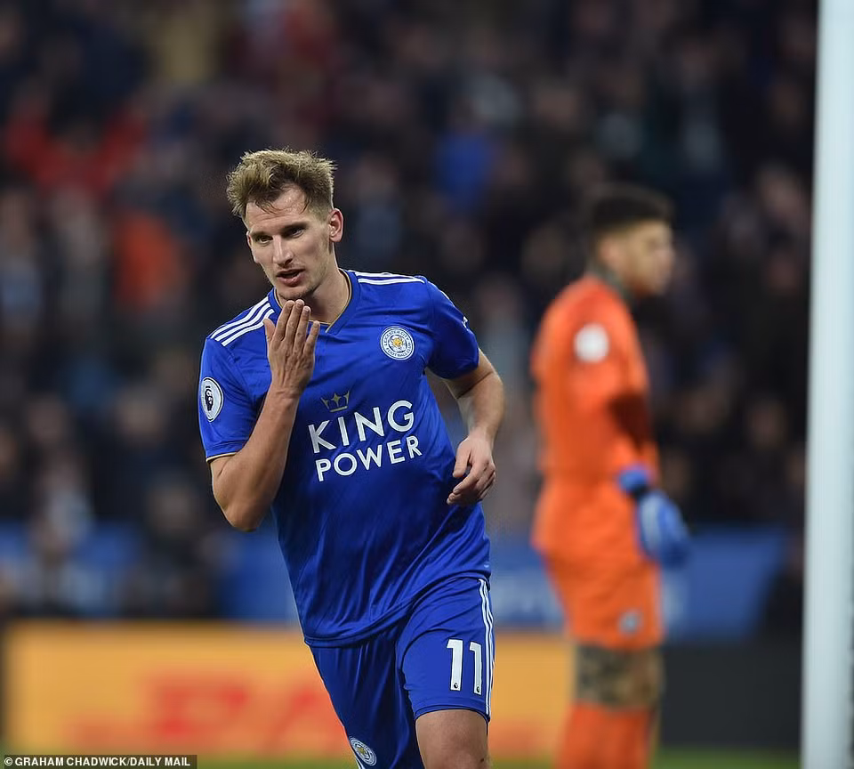 Leicester City khiến nhà đương kim vô địch phải nhận thất bại thứ 2 liên tiếp chỉ trong ít ngày.