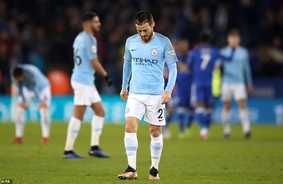 ...bởi ở trận đấu cùng giờ, Manchester City đã phải ngậm ngùi rời sân với 2 bàn tay trắng.