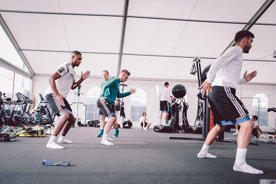 Marco Reus cũng rất nỗ lực cùng đồng đội. (Nguồn: dfb.de)