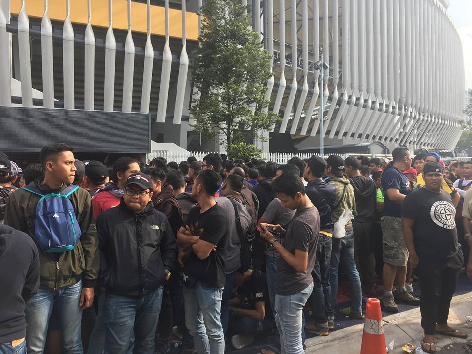 Trước đó FAM đã bán 40.000 vé trực tuyến trong các ngày 7/12 (30.000 vé ) và 8/12 (10.000 vé). (Ảnh: Lương Hòa/Vietnam+)