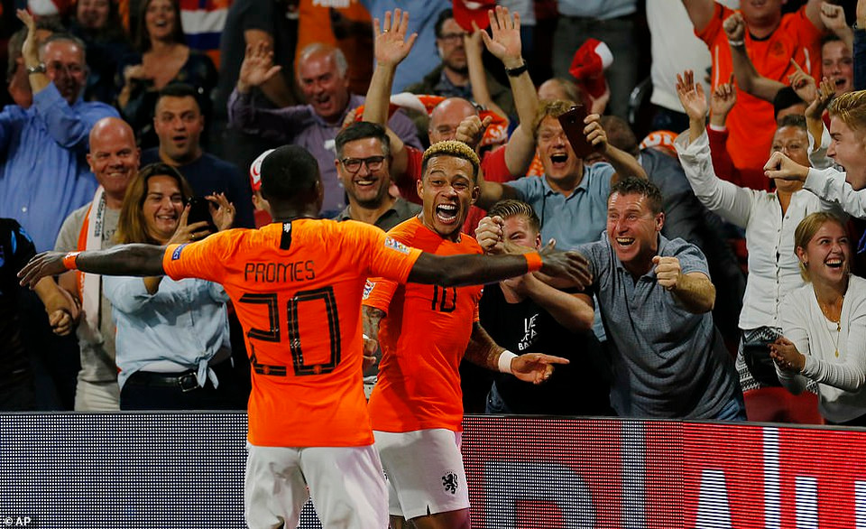 ...để nhân đôi cách biệt cho đội chủ nhà.