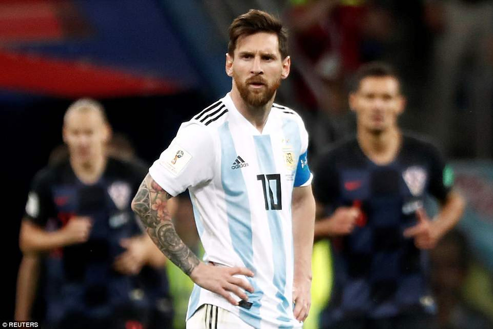 Lionel Messi tiếp tục gây thất vọng sau khi sút hỏng penalty ở trận gặp Iceland.
