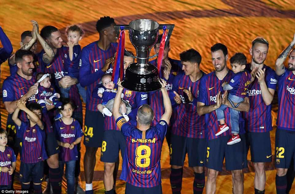 Trong màu áo Barcelona 1, Iniesta đã có 674 trận và ghi được 54 bàn thắng trên mọi mặt trận.