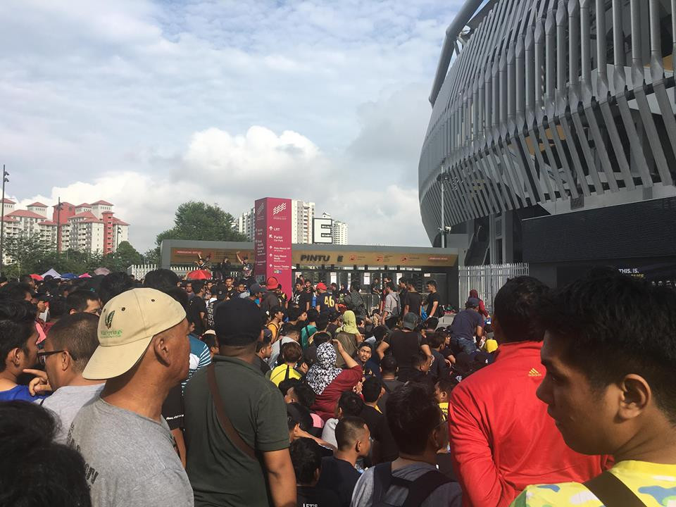 ...mỗi người sẽ được mua tối đa 5 vé. (Ảnh: Lương Hòa/Vietnam+)