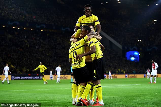 Cũng ở bảng A, Dortmund đã không quá khó khăn để đánh bại Monaco.