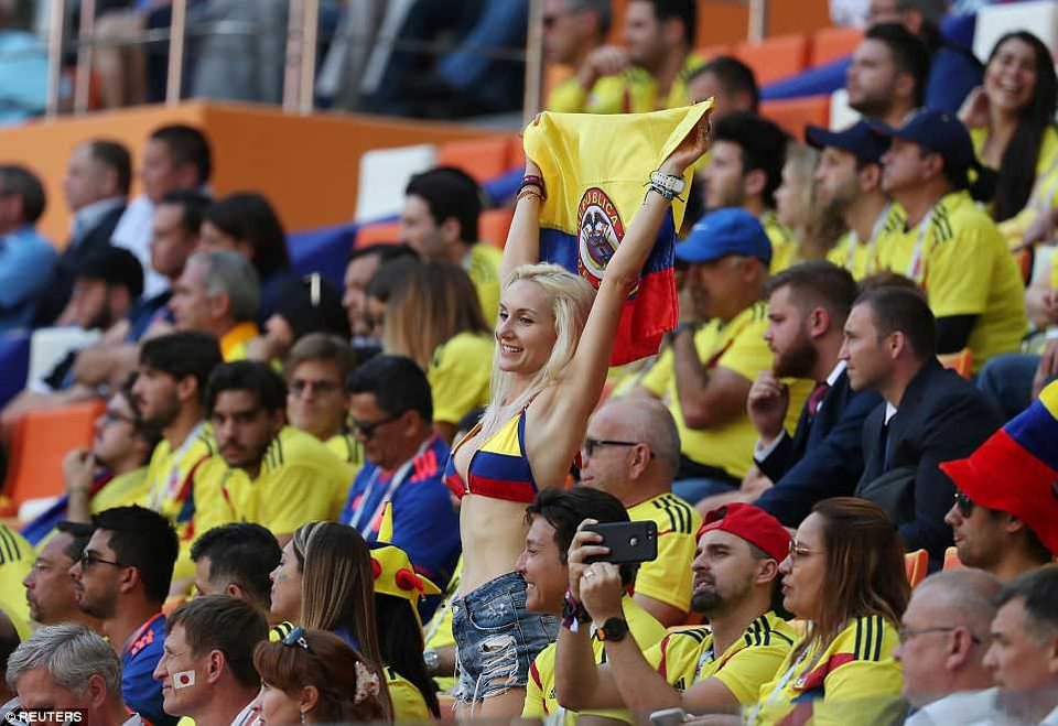 Trận đấu giữa Nhật Bản và Colombia đã nóng trước khi bóng lăn.