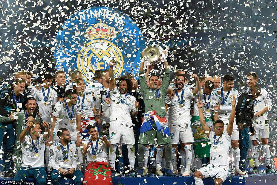 Real Madrid lần thứ 3 liên tiếp vô địch Champions League.
