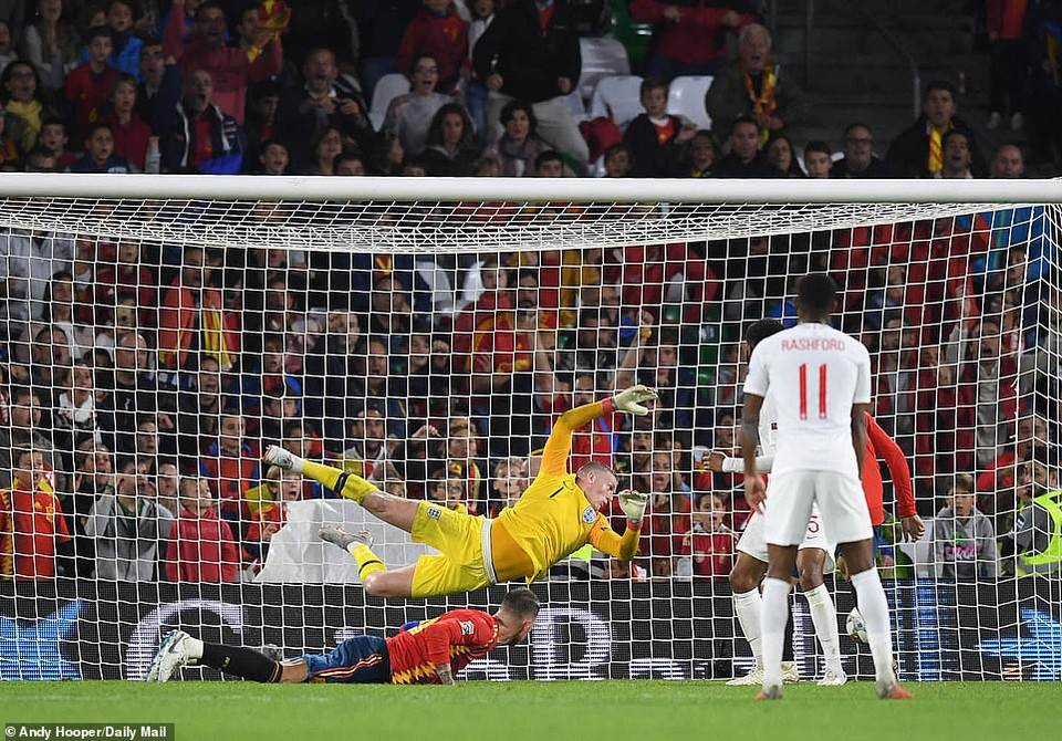 Sau đó, Tây Ban Nha đã thi đấu tốt hơn song họ cũng chỉ có thể ghi thêm 1 bàn thắng ở phút 90+7 do công Sergio Ramos.