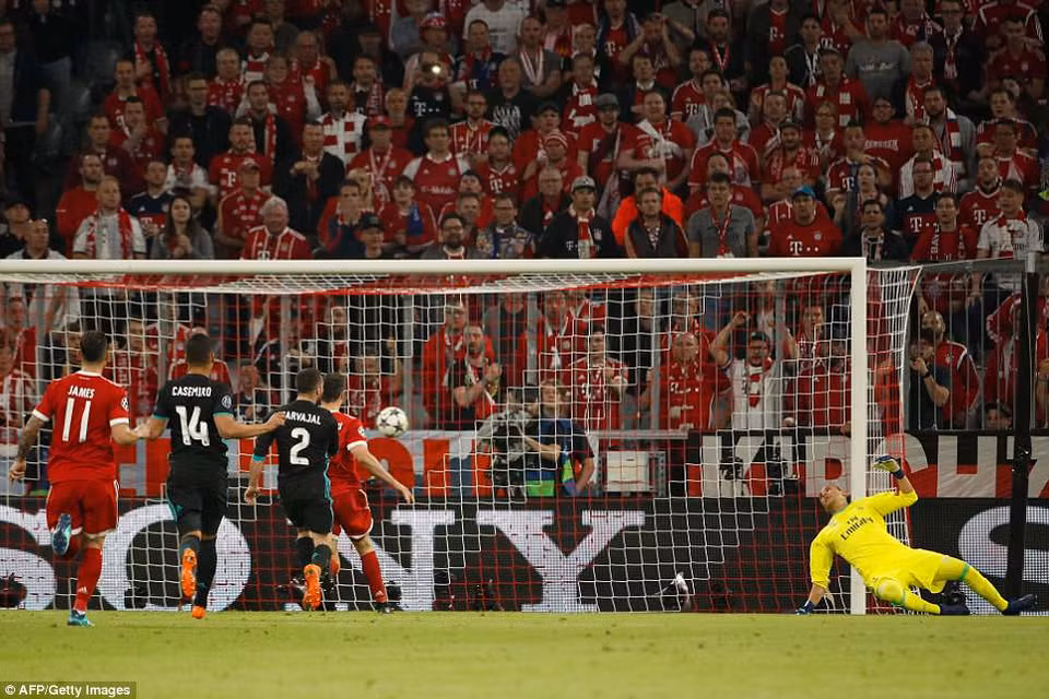 Mặc dù phải chịu tổn thất sớm, song Bayern lại là đội có bàn dẫn trước.