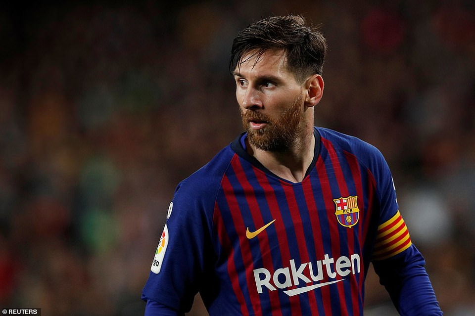Trong khi đó, Lionel Messi rơi xuống vị trí thứ 5.