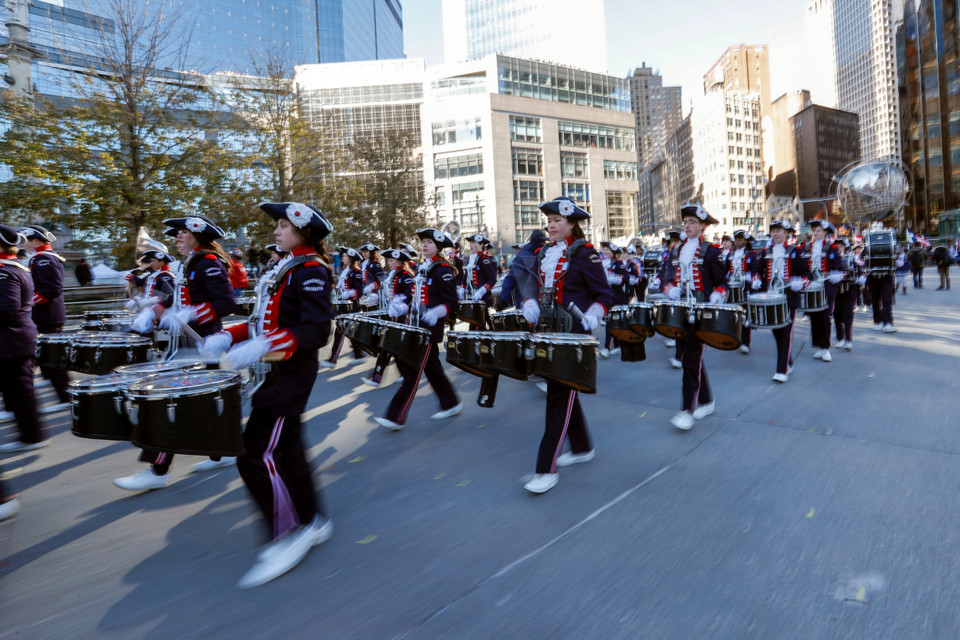 Ban nhạc tham gia cuộc diễu hành Lễ Tạ ơn tại New York, Mỹ ngày 22/11/2018. (Ảnh: THX/TTXVN)