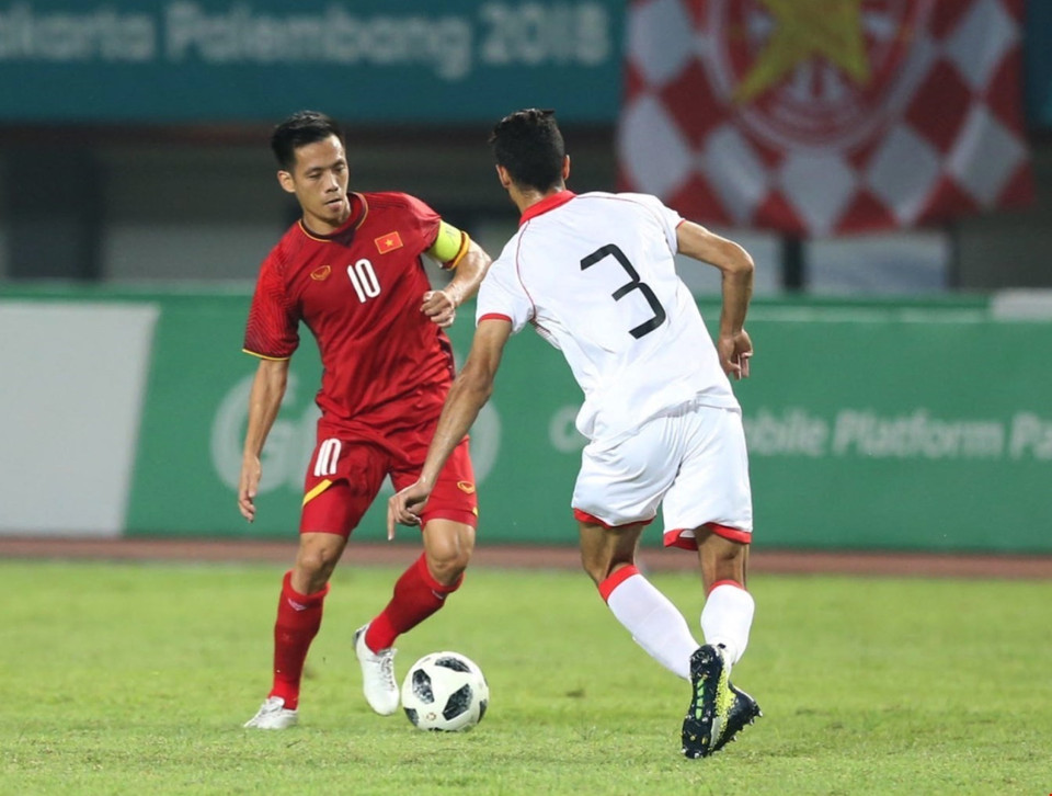 Sang hiệp 2, Việt Nam chủ động chơi tấn công trong tư thế điều tiết thế trận... (Ảnh: Hoàng Linh/TTXVN)