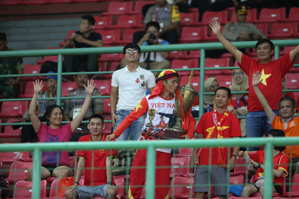 Điều này khiến người hâm mộ tin rằng Olympic Việt Nam sẽ chiến thắng. (Ảnh: Hoàng Linh/TTXVN)