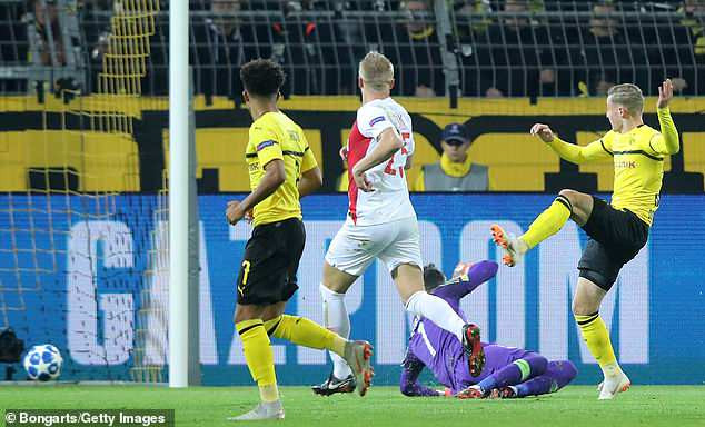 ...bằng các bàn thắng của Jacob Bruun Larsen.