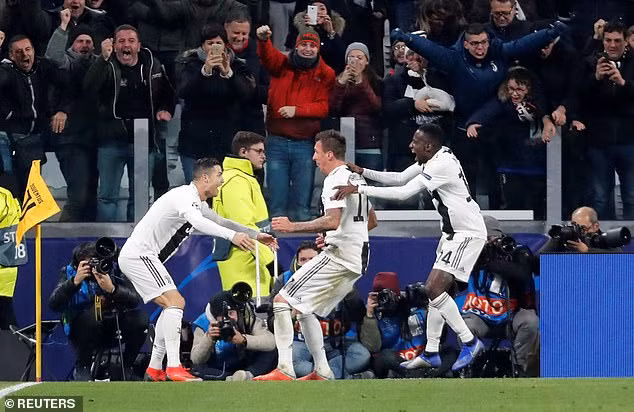Chiến thắng này giúp Juventus giành quyền đi tiếp ở Champions League mùa này.
