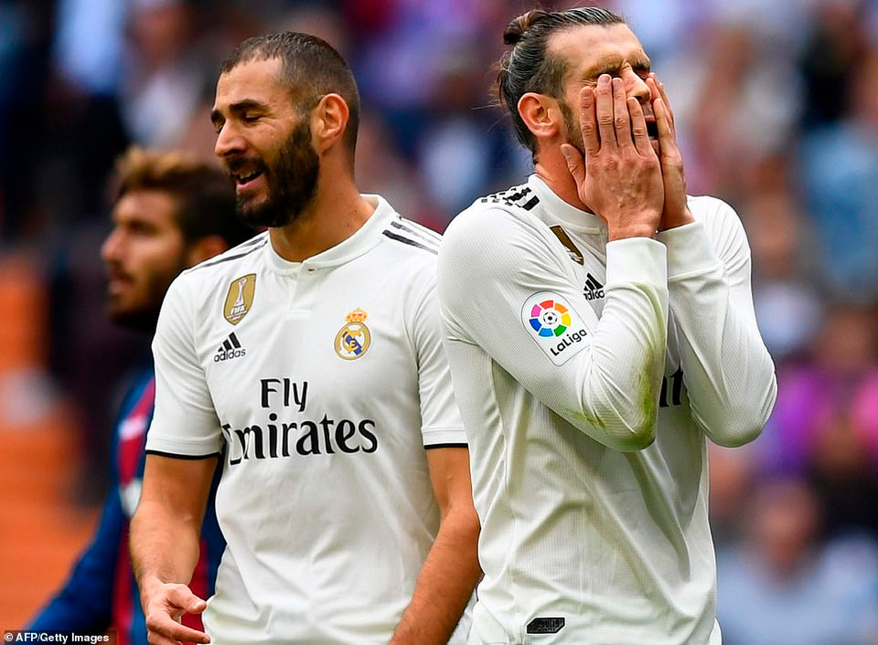 Ở Tây Ban Nha, Real Madrid tiếp tục chìm sâu trong khủng hoảng khi để thua 1-2 trước Levante ngay tại thánh địa Bernabeu.