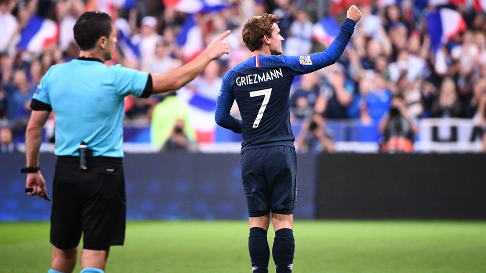 ...và anh đã không quá khó khăn để giúp đội nhà dẫn ngược 2-1.