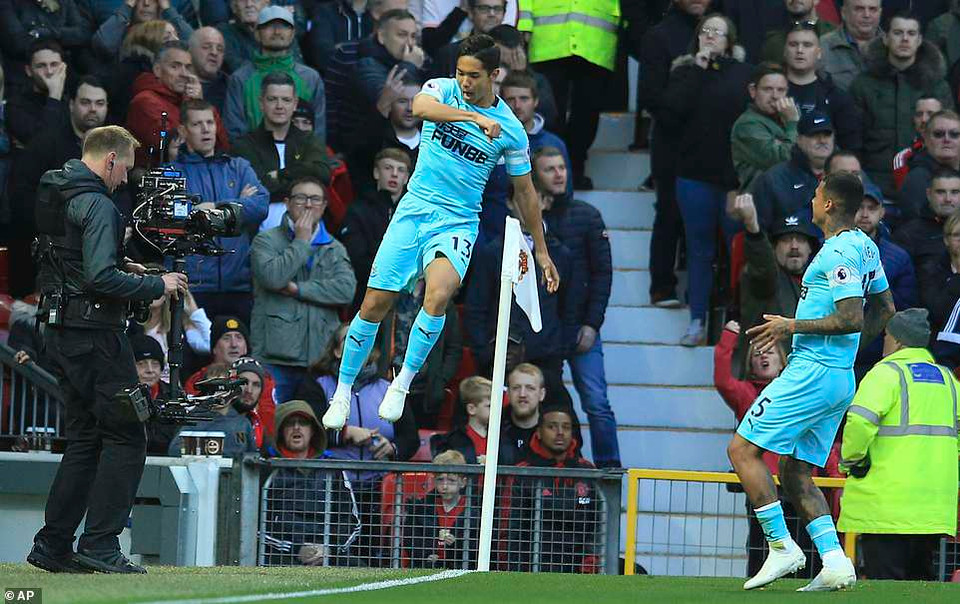 Khi khi bàn thắng nhân đôi cách biệt cho Newcastle.