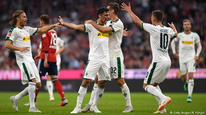 ...Lars Stindl tung ra cú dứt điểm quyết đoán nhân đôi cách biệt cho đội khách.