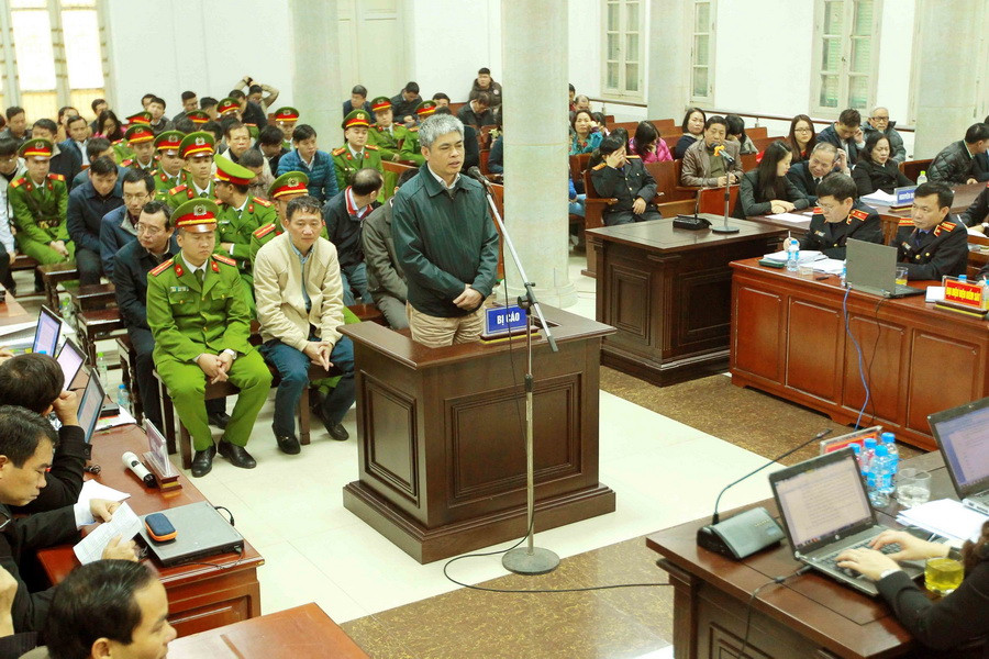 Bị cáo Nguyễn Xuân Sơn xin tòa xét xử giảm nhẹ tội cho các nhân viên dưới quyền. (Ảnh: TTXVN)