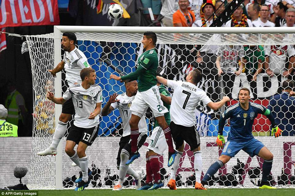 Ở trận đấu ra quân, Mexico đã gây bất ngờ khi nhập cuộc rất tự tin...