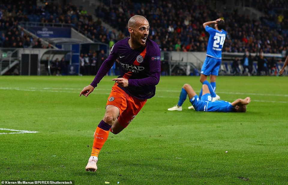 ...và David Silva đã thay nhau tỏa sáng để giúp Man City thắng nghẹt thở 2-1.