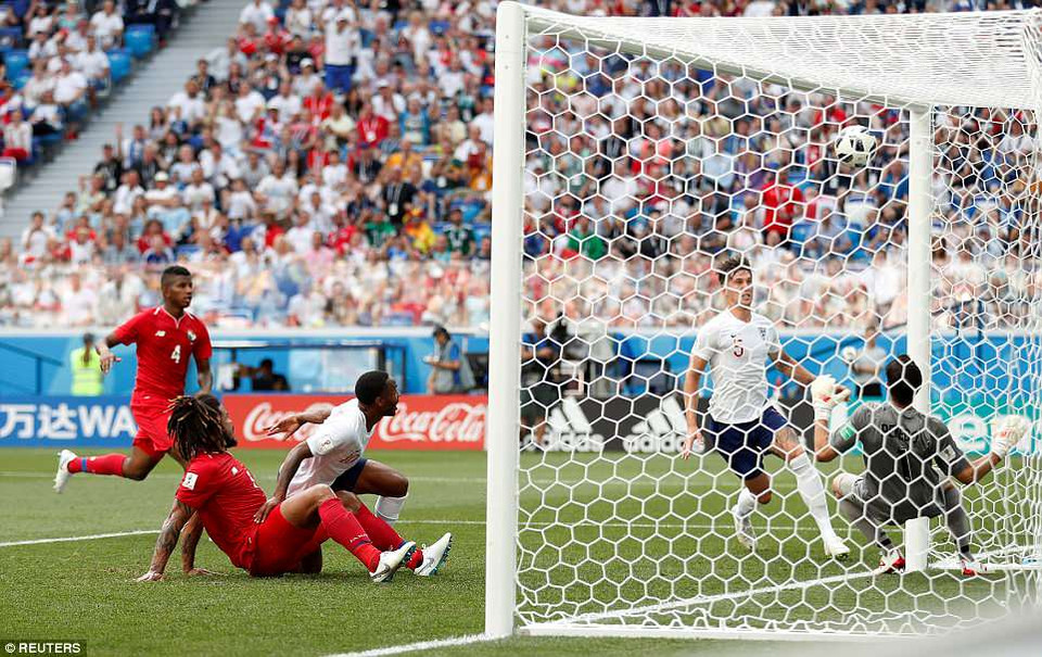 Chưa dừng ở đó, John Stones tiếp tục thể hiện cái duyên ở trận này.