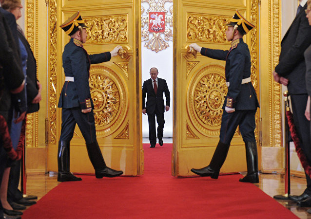 Ông Putin đắc cử nhiệm kỳ tổng thống lần thứ 4 với tỷ lệ áp đảo gần 78% phiếu ủng hộ, tương đương 55 triệu cử tri, trong cuộc bầu cử hồi tháng 3.(Nguồn: Sputnik)