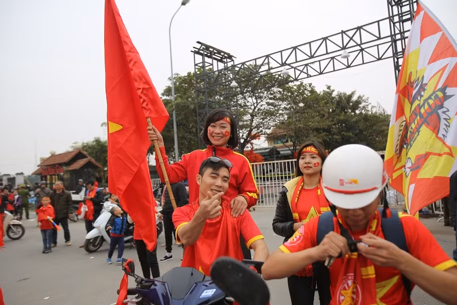 Người hâm mộ Việt Nam chắc chắn ai cũng hy vọng đội nhà sẽ vượt qua Malaysia để giành chức vô địch AFF Suzuki Cup 2018. (Ảnh: Minh Sơn/Vietnam+)