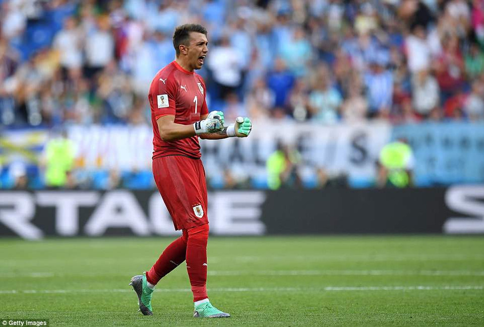 Niềm vui mừng của thủ thành Fernando Muslera.